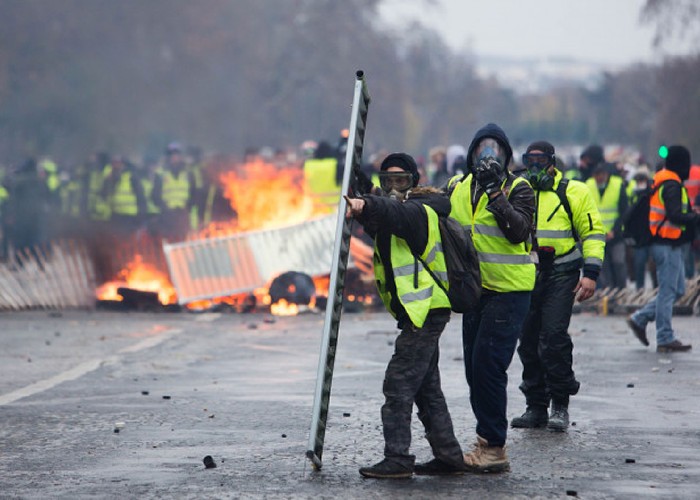 În Franța e iminentă o perioadă de revolte din cauza proiectului noii legi a pensiilor și a situației economice, dar, paradoxal, francezii vor să respecte cerința de a avea numai 19 grade în casă în sezonul rece