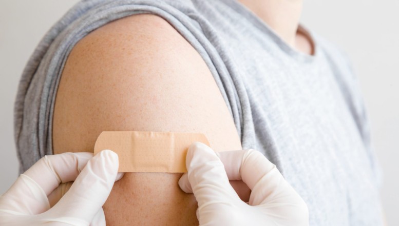 Un tânăr proaspăt vaccinat le-a cerut medicilor de la Spitalului Sfântul Pantelimon să-i extragă „cip-ul” din organism