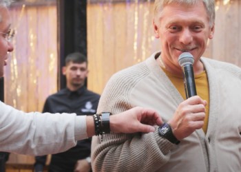 VIDEO. Echipa lui Navalnîi continuă dezvăluirile despre fabuloasele bogății ale odioșilor de la Kremlin. Cum se plimbă la shopping de lux, în capitalele NATO din Europa, soțiilor oficialilor ruși care conduc masacrul din Ucraina / Dmitri Peskov, surprins cu ceasuri de sute de mii de euro