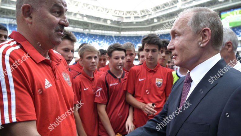 "A fost greu să văd acele fețe" – un jucător al naționalei de fotbal a Ucrainei, nevoit să plece de la o echipă din Ungaria din cauza antrenorului rus, prieten la cataramă cu criminalul Putin