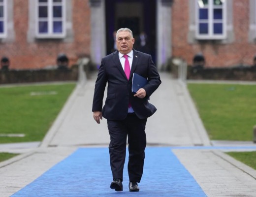 Putinistul hoțoman de la Budapesta vrea să rețină banii și aurul Ucrainei aflate în război pentru încă cel puțin două luni. Nu are niciun temei legal, e doar un sinistru gest populist electoral pentru a stopa fluxul de alegători atras în număr tot mai mare de formațiunea de opoziție a lui Peter Magyar