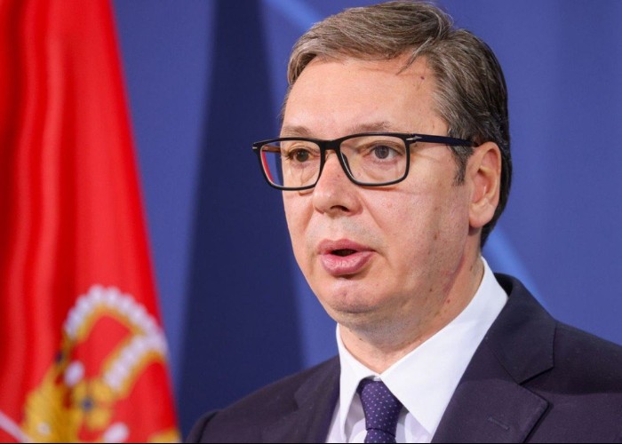 Protectorul fugarului putinist Sebastian Ghiță afirmă că ar putea demisiona curând din funcția de președinte al Serbiei. Aleksandar Vučić are însă o strategie mai complexă prin care încearcă să-i păcălească pe protestatari