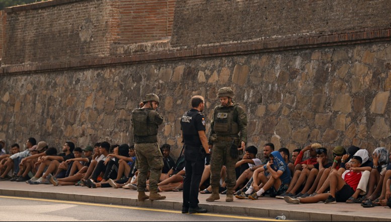 Autoritățile spaniole ar fi identificat mai mulți suspecți de jihadism în rândul hoardelor dezlănțuite care au luat cu asalat exclava Ceuta. Marocul a efecuat cel puțin 52 de arestări în legătură cu valul migraționist