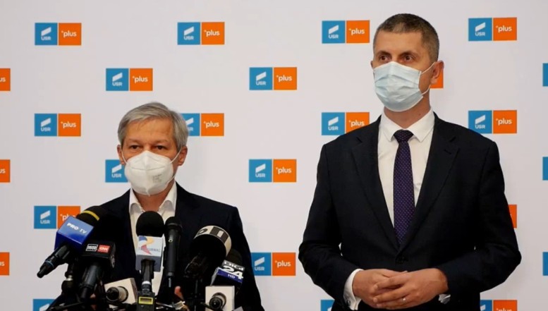 Război total în USR. Barna îi reproșează lui Cioloș că, printr-o propunere bizară, vrea să transforme partidul într-o "școală de vară". Liderul formațiunii politice amenință cu demisia