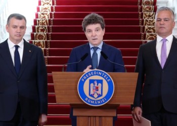 ACUZAȚII EXPLOZIVE. Istoricul Marius Oprea: Cu susținerea SRI și a DNA, președintele Nicușor Dan se pregătește să ȘANTAJEZE parlamentari pentru a înjgheba o majoritate care să voteze Guvernul Veștea. Operațiunea e coordonată chiar prin intermediul Departamentului Securității Naționale (DSN) de la Cotroceni / ”Fâlfâie dosare pe cerul României!”