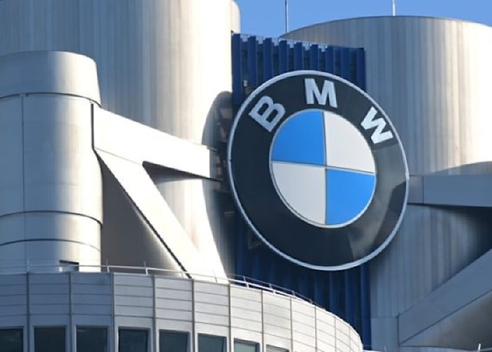 URSS 2.0, sau cum au ajuns tehnicienii BMW din Kaliningrad cultivatori de cartofi pentru subzistență