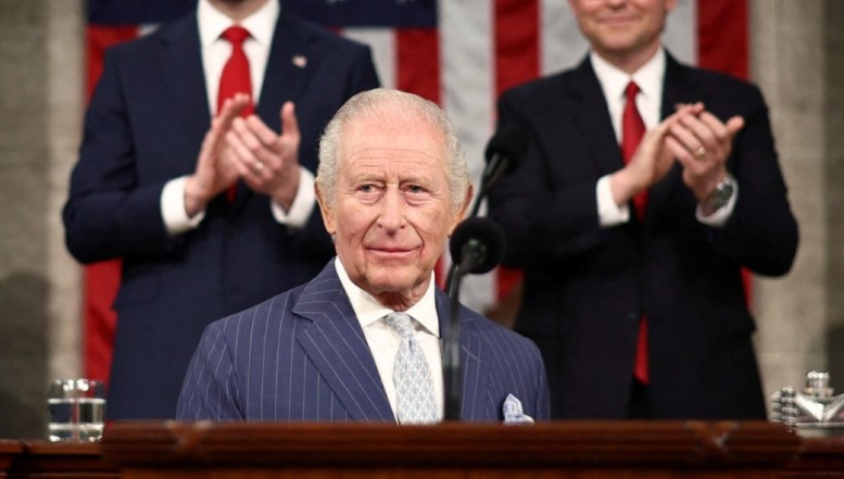 VIDEO Cinci aspecte esențiale ale discursului istoric al Regelui Charles în Congresul american. Monarhul britanic a reamintit SUA contribuția europenilor după atentatele din 11 septembrie, a evidențiat măreția SUA și importanța NATO, a criticat voalat excesele de putere ale lui Donald Trump și a evitat delicatul subiect Epstein