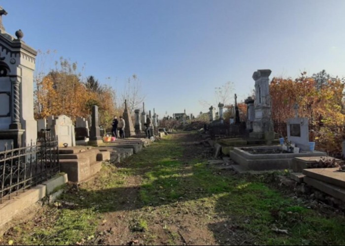 EXCLUSIV. Administrația Regională de Stat din Cernăuți oferă detalii despre starea actuală a Cimitirului Central (Istoric) din Cernăuți, acolo unde sunt înhumate inclusiv o serie de personalități ale istoriei românilor bucovineni: “Monumentele necesită investiții mari”. Când au început și de ce au fost sistate lucrările de restaurare
