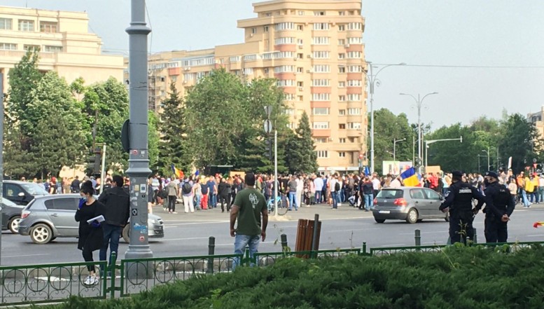 Cei mai abjecți oameni ai RUSIEI au ”demonstrat” în Piața Victoriei. Dar odată cu ei a mai fost o demonstrație acolo 