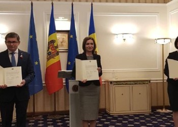 Moment ISTORIC: Maia Sandu a semnat cererea de aderare a R.Moldova la Uniunea Europeană. România e avocata și susținătoarea R.Moldova