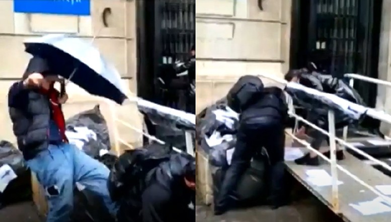 VIDEO Protestatarele PSD Codruța Cerva și Oana Lovin au agresat fizic un susținător de-al lui Vlad Voiculescu. Jandarmii au asistat la întreaga scenă fără să intervină prompt