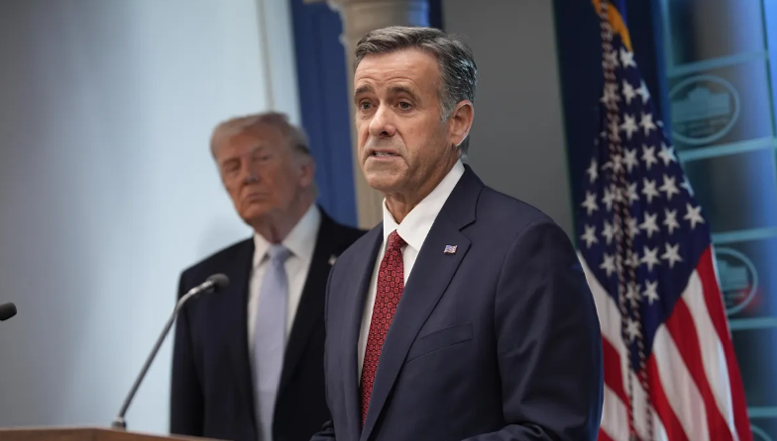Și totuși de ce a mers directorul CIA într-o vizită secretă la Moscova despre care a aflat toată lumea? Donald Trump susține că deplasarea în Rusia nu are legătură cu lucrurile vehiculate în presă: Iranul sau un potențial atac rusesc împotriva unei țări NATO