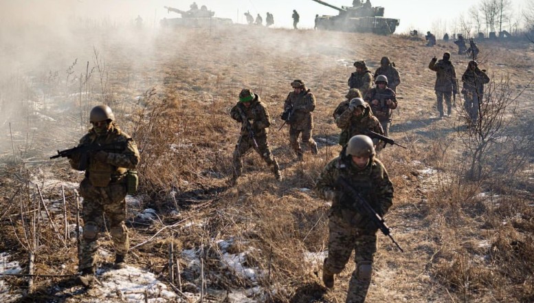 NATO afirmă că Rusia a pierdut de cinci ori mai mulți soldați decât Ucraina în luptele de la Bahmut / Kievul a suferit, de asemenea, pierderi importante, dar a reușit să erodeze capacitatea de ofensivă a Rusiei