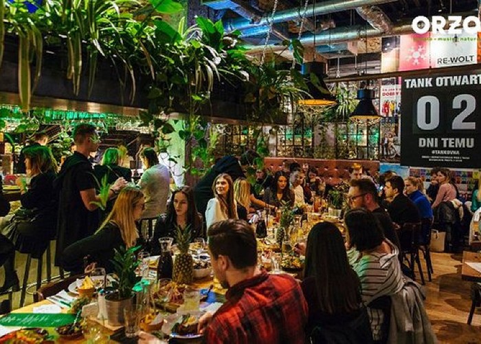 Polonezii NU mai au răbdare: un număr imens de restaurante, baruri și cafenele au fost deschise ilegal în weekend, surprinzând autoritățile