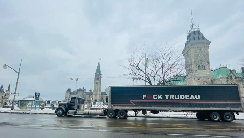 VIDEO. Protestul camionagiilor din Canada. Trudeau lansează un atac furibund la adresa protestatarilor / Zeci de persoane au fost arestate / Acțiunile șoferilor înregistrează însă o mare victorie: trei importante provincii canadiene anunță relaxarea restricțiilor