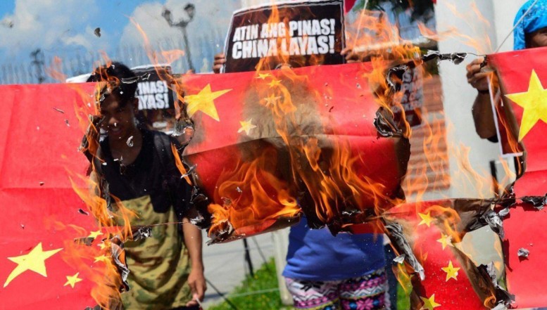 Steagurile Chinei ARD în Filipine! O nouă PALMĂ la adresa imperialismului roșu comandat de la Beijing