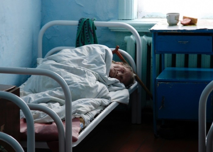 Azilele psihiatrice din Rusia, comparate cu lagărele de concentrare de un activist rus care luptă pentru apărarea drepturilor pacienților din aceste unități: "Intri și vezi schelete vii". Cum sunt torturați pacienții