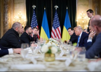 VIDEO Întâlnirea Trump-Zelenski din Florida. Cea mai lungă discuție dintre cei doi de până acum, optimism, cuvinte similiare, dar nu sunt semne clare de pace. Două chestiuni sensibile rămân încă în aer: teritoriul și garanțiile de securitate. Analiză