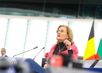 Eurodeputata Maria Grapini habar nu are de separația puterilor în stat și cum îl cheamă pe liderul de la Kiev pe care se apucă să-l amenințe public pentru o lege adoptată, de fapt, de Rada Supremă