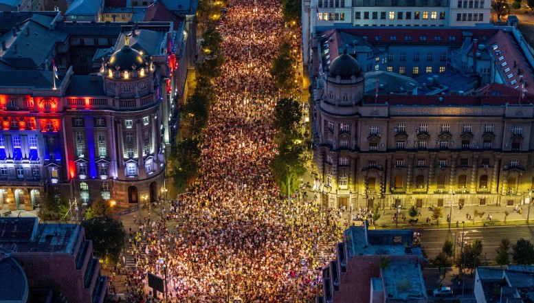 VIDEO. La Belgrad s-a cerut,  în stradă, organizarea de alegeri anticipate / În ultimele zece luni, sârbii au ieșit de peste 23.000 de ori la proteste împotriva corupției