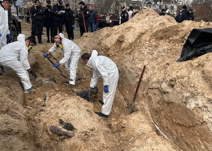 Bilanțul groazei: 57 de cadavre ale unor civili torturați au fost exhumate din cea de-a doua groapă comună de la Bucea. Crimele și atrocitățile săvârșite de Rusia. Ultimul bastion al rezistenței de la Mariupol. Rușii pregătesc ofensiva din Donbas