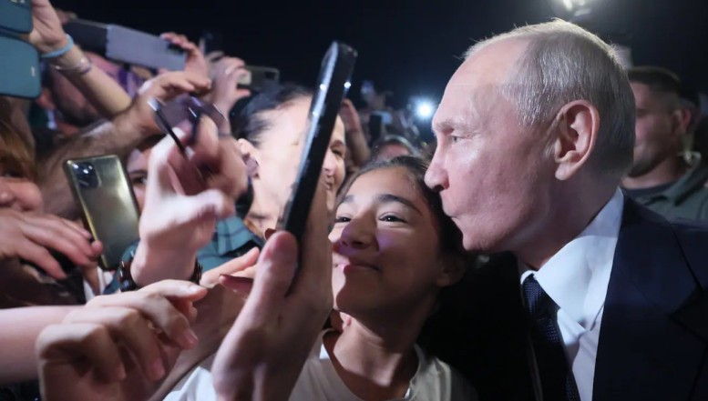 În vreme ce Vladimir Putin pupăcește adolescente prin Daghestan, ca să arate că este încă iubit de popor, Wagner se consolidează continuând recrutările pe tot cuprinsul vast al Rusiei
