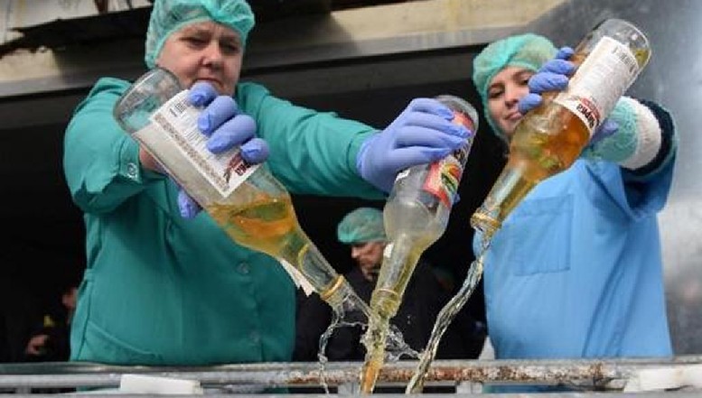 COVID-19. Grecia urmează exemplul Poloniei: folosește alcoolul confiscat de autorități pentru dezinfectare