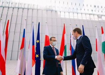 Polonia propune un Plan Marshall european și libertatea circulației în UE pentru Belarus. Putin a oferit un împrumut de 1,5 miliarde $ și apropierea de Rusia