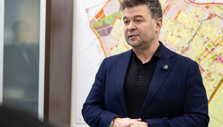 VIDEO Ce explicații are rectorul-parlamentar PNL putred de bogat pentru vila de 700.000 de euro, călcată recent de hoți, dar care nu apare în declarația sa de avere: „Nu îmi aparține!” / El are însă alte cinci imobile trecute în declarația de avere