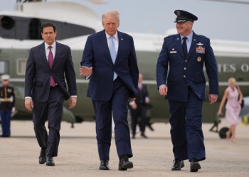 Donald Trump a anunțat că le mai dă iranienilor un răgaz de zece zile pentru a veni la masa negocierilor. Între timp, peste 10.000 de militari americani ar fi fost trimiși în regiune pentru o eventuală intervenție terestră