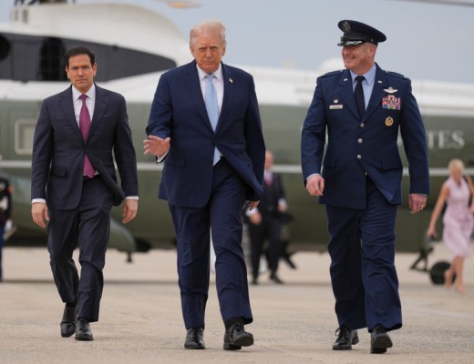 Donald Trump a anunțat că le mai dă iranienilor un răgaz de zece zile pentru a veni la masa negocierilor. Între timp, peste 10.000 de militari americani ar fi fost trimiși în regiune pentru o eventuală intervenție terestră