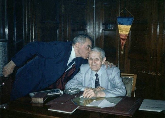 Gând pios în memoria Prințului Șerban Ghica, cel mai bun prieten al Seniorului Corneliu Coposu. Torturat de Securitate, a suferit 6 ani în temnițele și lagărele de exterminare comuniste. 102 ani de la nașterea Prințului