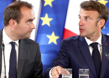 Noul premier francez a demisionat la câteva ore după ce și-a prezentat cabinetul / Desemnat în urmă cu trei săptămâni, premierul demisionar Sebastian Lecornu este al cincilea prim-ministru numit de Emmmanuel Macron în ultimii doi ani / Extremiștii de stânga și de dreapta vor acum destituirea lui Macron