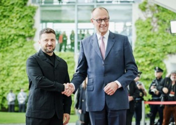 Merz îl presează pe Zelenski să reducă numărul bărbaților ucraineni care ajung în Germania: Sunt necesari pe front