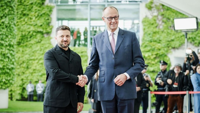 Merz îl presează pe Zelenski să reducă numărul bărbaților ucraineni care ajung în Germania: Sunt necesari pe front