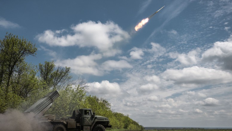 Armata ucraineană renunță la tacticile americane de luptă pe fondul încetinirii contraofensivei pe care o desfășoară