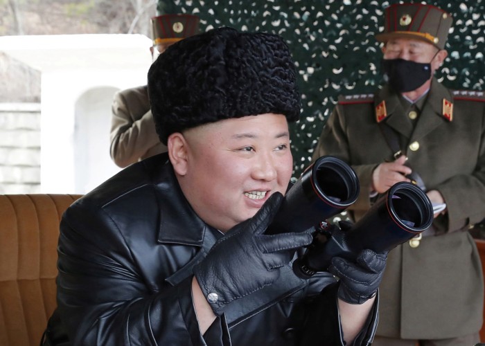 Înfometata Coree de Nord a lansat în direcția Japoniei o rachetă capabilă să poarte focoase nucleare, ceea ce va duce la creșterea tensiunilor cu SUA în regiune