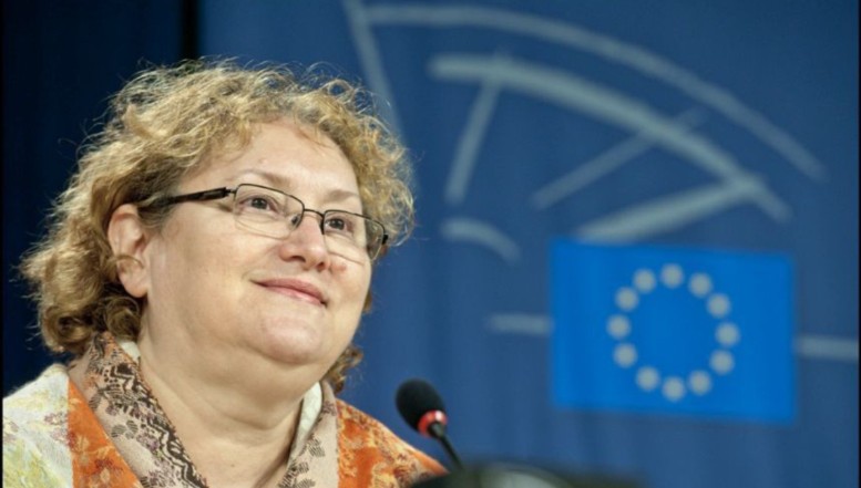 Renate Weber râde coaliției de guvernare în nas și lansează un atac dur la adresa premierul Cîțu, pe fondul temerilor generate de vaccinarea cu AstraZeneca