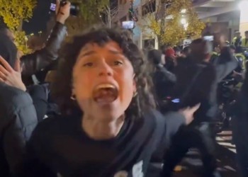 VIDEO. Protestatarii pro-palestinieni au deveni violenți în fața sediului Partidului Democrat din Washington pe care au încercat să-I ia cu asalt  / Mai mulți polițiști au fost răniți
