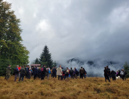 20 septembrie: ”Apuseni – Serbările Memoriei”. Vă invităm la o Drumeție cu Poveste pe Calea Partizanilor din Apuseni! Proiectul e menit comemorării partizanilor din Gruparea ”Șușman” de la Răchițele. Neuitându-i, vom dăinui!