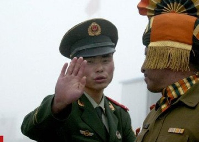În toiul escaladării tensiunilor de la granița comună cu China, India reușește să atragă de partea sa un aliat puternic și curajos: Australia. Cum s-a ajuns aici 