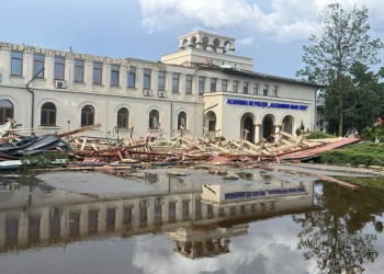 Academia de Poliție, abia renovată de firma unui PSD-ist, a fost transformată în moloz de o furtună / Sindicatul Europol acuză public conducerea Ministerului de Interne de „corupție și incompetență” / „Firmele abonate la bani publici și-au bătut joc de cea mai prestigioasă instituție a MAI”