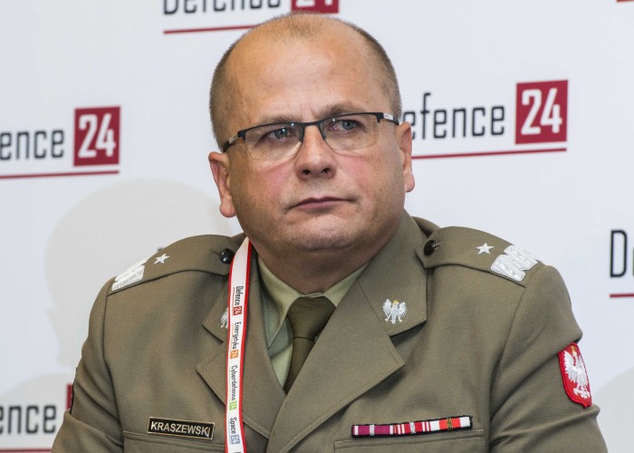 Un general polonez consideră că intrarea dronei Shahed, pe 26 august, în spațiul aerian al Poloniei reprezintă un act deliberat al Rusiei, nefiind vorba doar despre o dronă rătăcită. Acesta subliniază că apărarea antiaeriană poloneză ar trebui să doboare astfel de ținte atât deasupra Poloniei, cât și deasupra Ucrainei: "De asta au nevoie ucrainenii!"