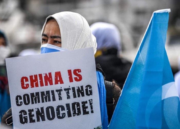 Ororile GENOCIDULUI uigurilor, dezvăluite la Londra: crime, torturi, violuri în serie, sterilizări forțate și supraveghere totală. China comunistă, o uriașă rușine planetară