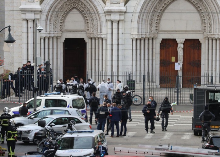 În timp ce teroriștii ucid în Franța iar extremiștii islamici au susținerea lui Erdogan, Parisul continuă lupta împotriva plăgii terorismului islamic