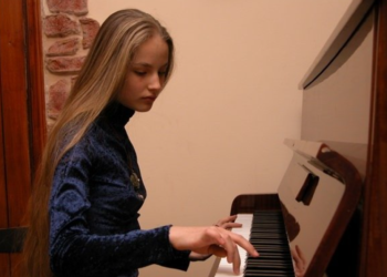 Sinuciderea unei rusoaice superbe revine în atenție odată cu publicarea fișierelor din Dosarele Epstein. Copila fusese și ea dusă cu avionul „Lolita Express” pe insula orgiilor