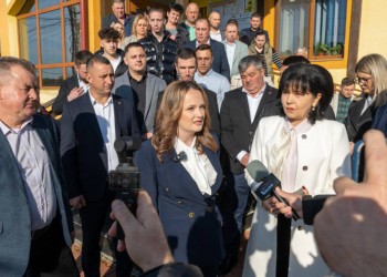 Rebuturile din magistratură care au pus justiția la picioarele politicienilor mizează, în parte, și pe nepăsarea crasă a multor comunități față de integritatea aleșilor. O primărie din Botoșani a fost câștigată, în 7 decembrie, de fiica primarului PSD corupt din cauza căruia se organizase, de fapt, noua rundă de alegeri