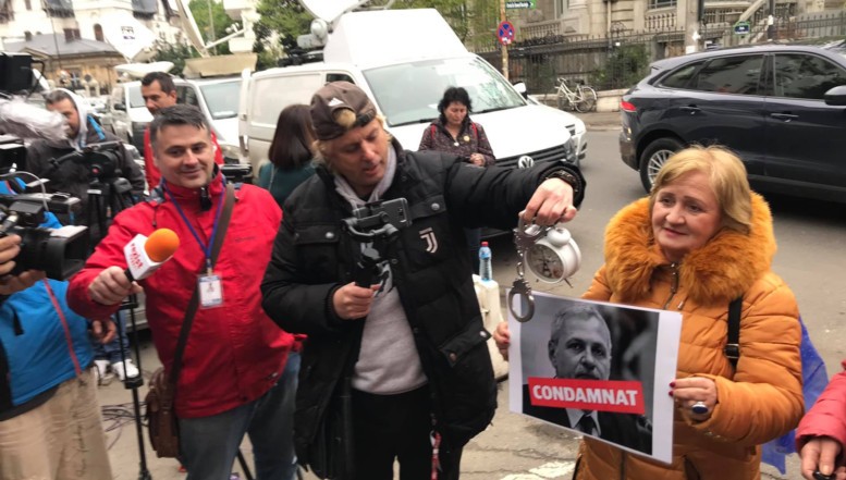 EXCLUSIV Protestatarul Marian Ceaușescu a fost la spital după abuzul de la secția de poliție. Ministrul Culturii i-a promis o surpriză