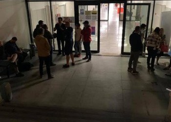 Bătălia pe viață și pe moarte de la Sectorul 1. Clotilde Armand și colegii și-au petrecut noaptea în fața Biroul Electoral de Sector, păzind voturile USR PLUS