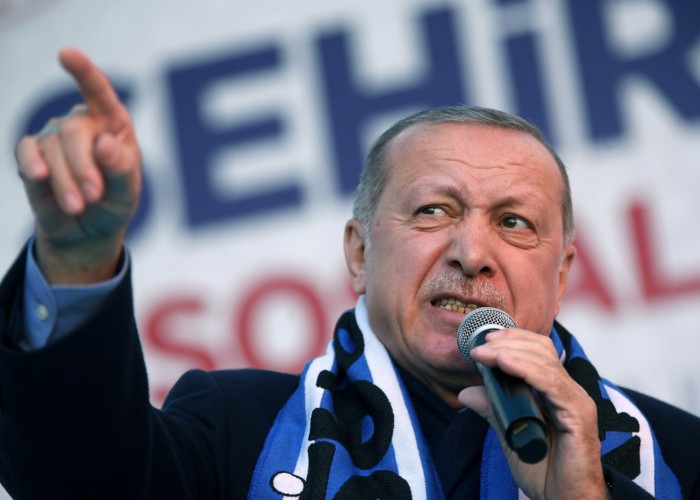 ÎNGROZITOR: 903 MINORI începând cu 12 ani, anchetați și condamnați pentru că l-ar fi ”insultat” pe Erdogan! 63.041 cetățeni turci au fost anchetați și 9.556 condamnați la închisoare pentru acest ”delict”